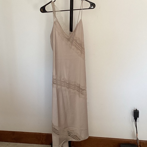 House of Harlow 1960 Dresses & Skirts - House of Harlow 1960 Cream Dress medium